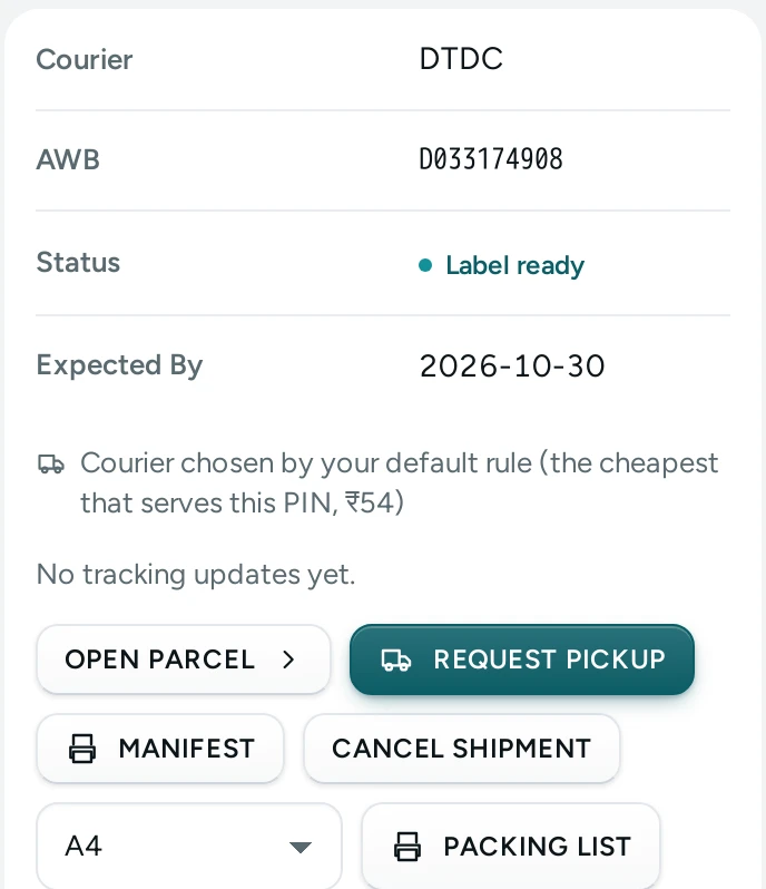 An order's parcel card with REQUEST PICKUP, MANIFEST, CANCEL SHIPMENT and the reason its courier was chosen, on Kosha, a demo store on Mercayo.