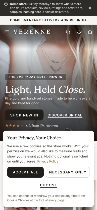 The cookie banner on Verenne, a demo store on Mercayo.